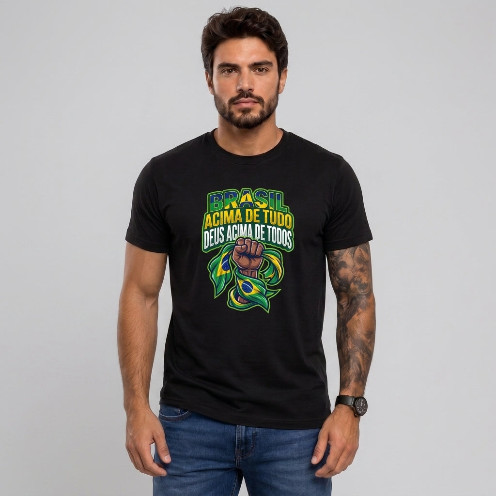 Camiseta Brasil Acima De Tudo, Deus Acima De Todos. - Preto — Camiseta Brasil Acima De Tudo, Deus Acima De Todos. - Preto (com modelo)